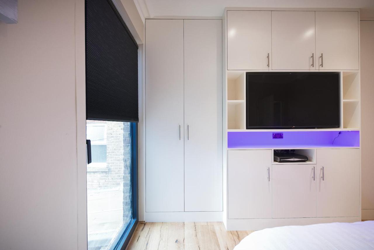 Modern Bedroom In !! * London