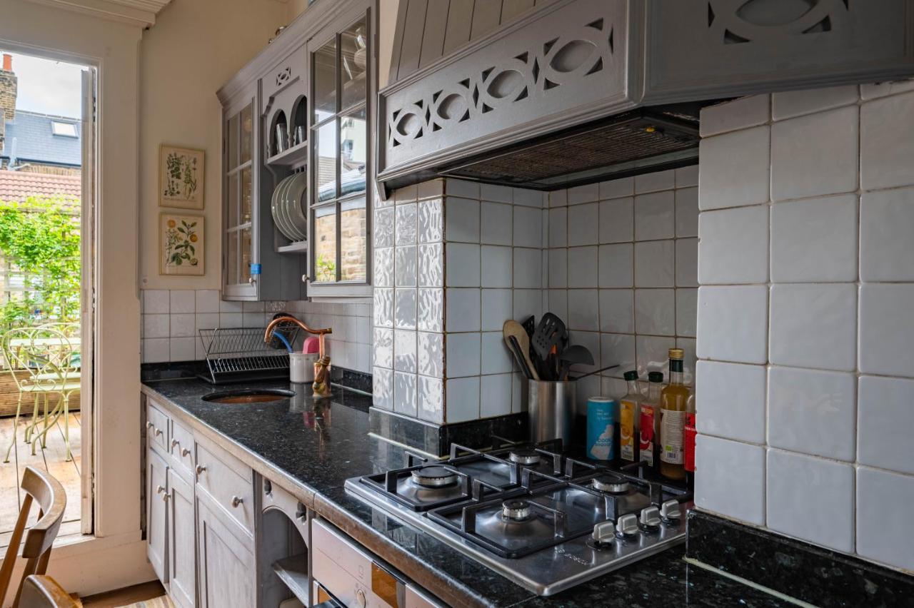 Charming With Roof Terrace In East By Underthedoormat * London