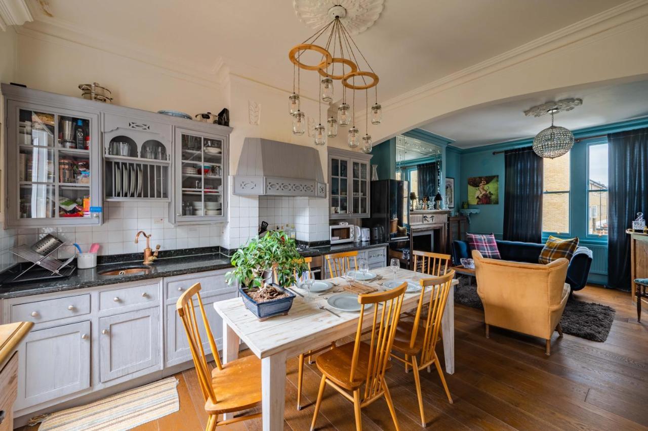 Holiday home Charming With Roof Terrace In East By Underthedoormat London