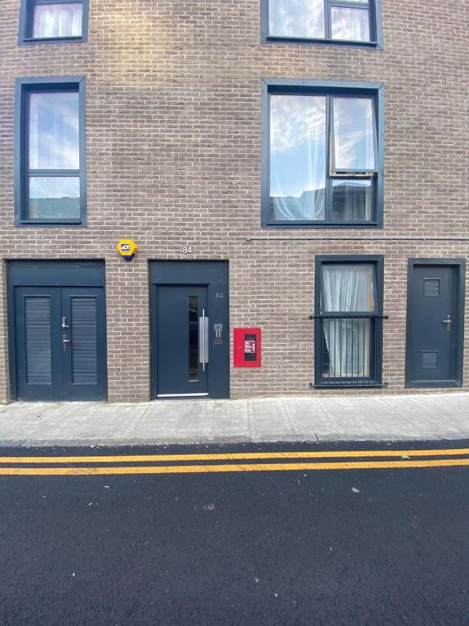 London, Jaccuzzi,newbuild, 2 Bedrooms Two Baths Apartment *