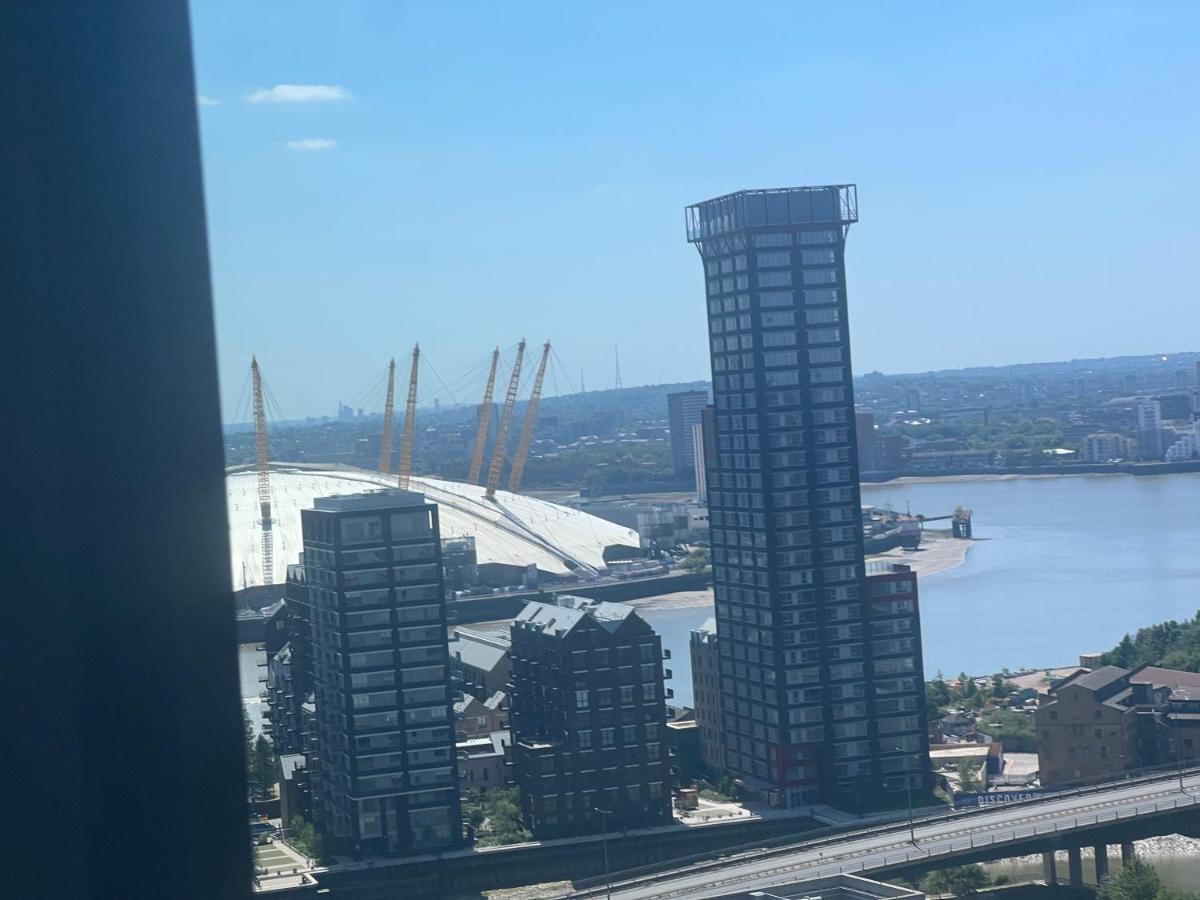 Luxury Penthouse With Stunning Views Near Excel, O2, Airport Apartment London
