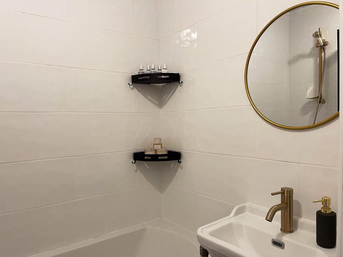 Lisa's Place Near Kings Cross - 2 Double Beds, 1 Sofa Bed, Great Location, Ideal For Families Apartment *