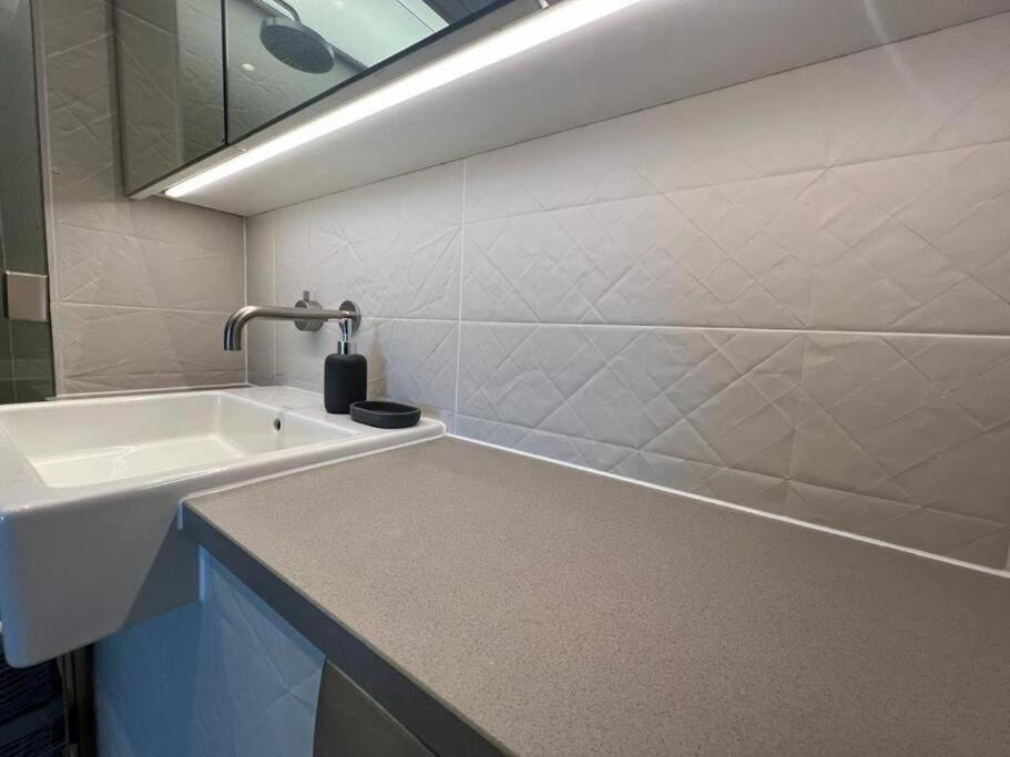 Manhattan Loft Gardens, Stratford E20 Apartment London