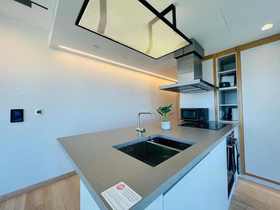 Apartment Manhattan Loft Gardens, Stratford E20 *