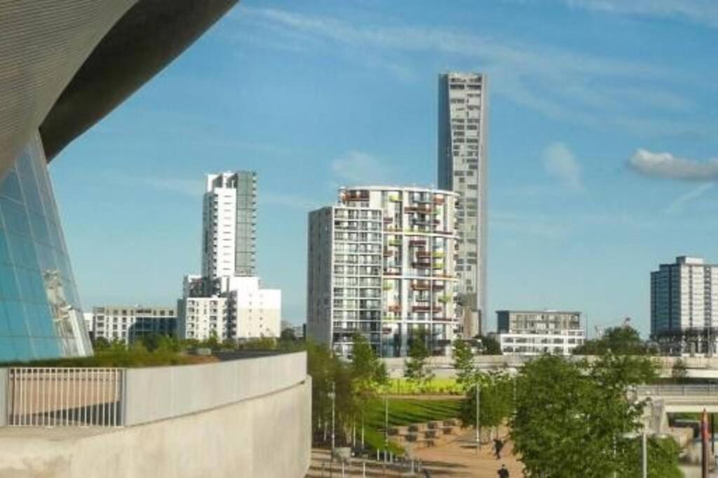 Manhattan Loft Gardens, Stratford E20 Apartment *