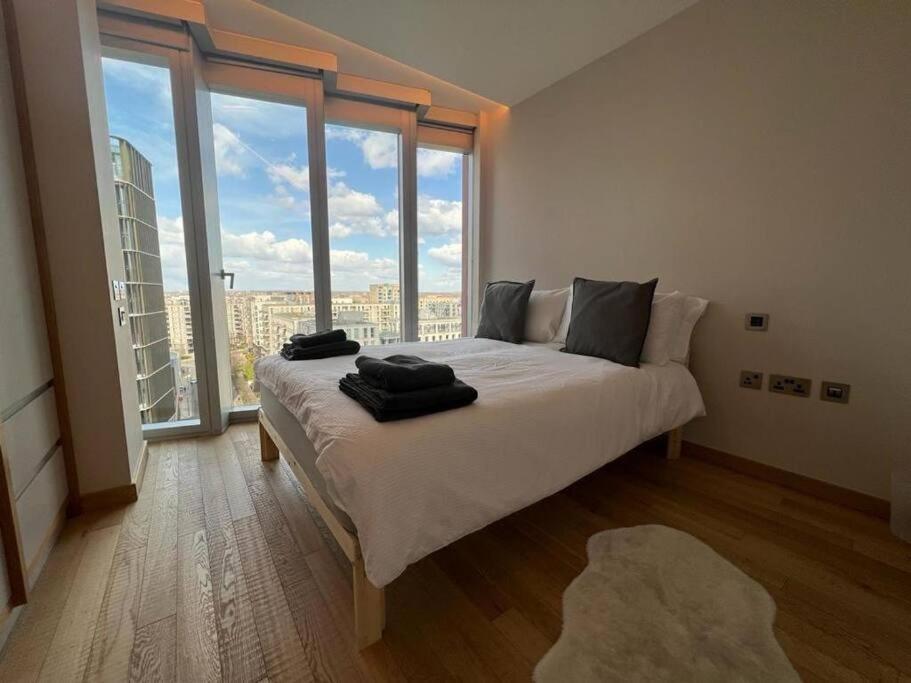 Manhattan Loft Gardens, Stratford E20 * London