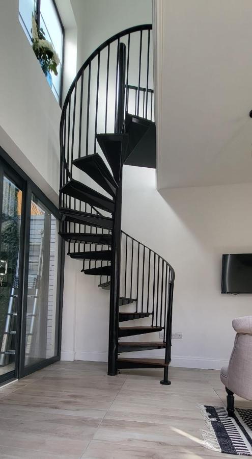 Stunning New Build Mezzanine Style * London