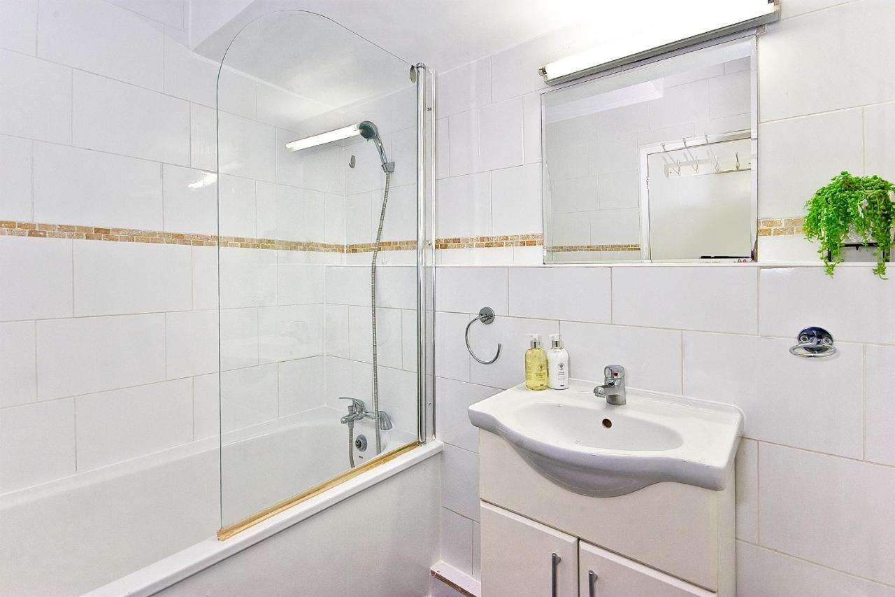 Baker Street Apartment *