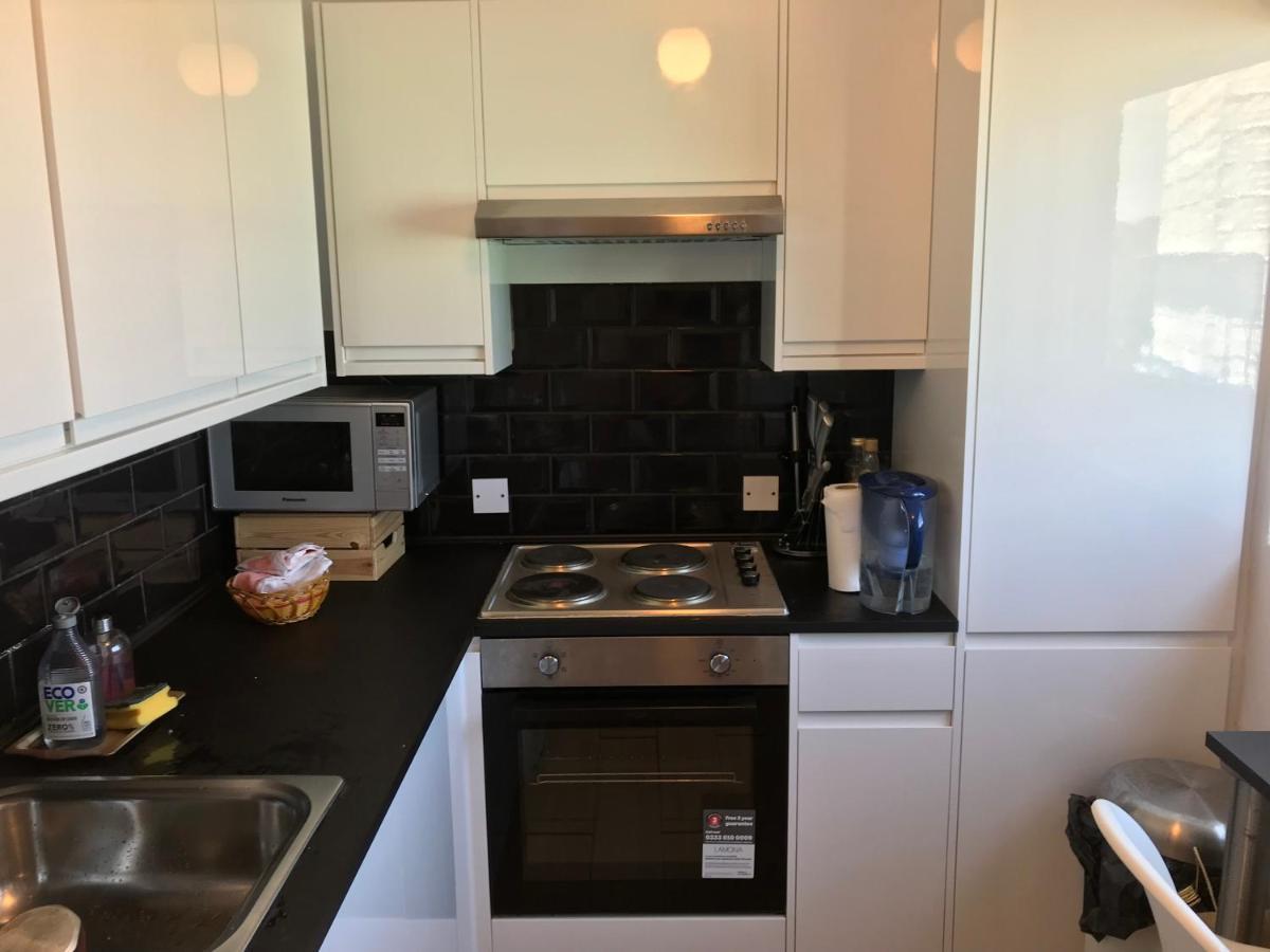 Apartamento Sunny Flat In With Balcony, Just 15 Mins To Central! Londres