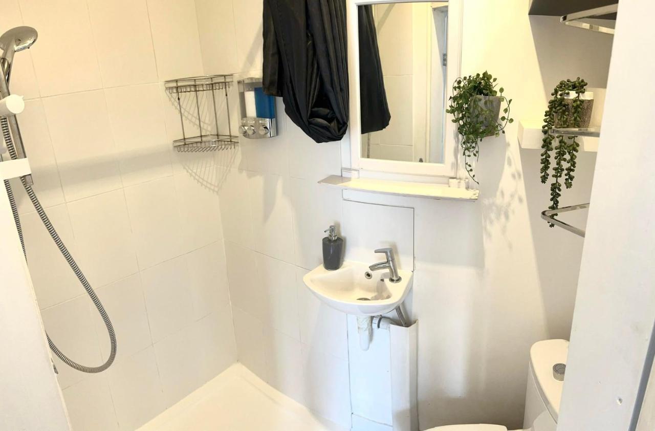 Apartment Renovated Small Self Contained Studio London