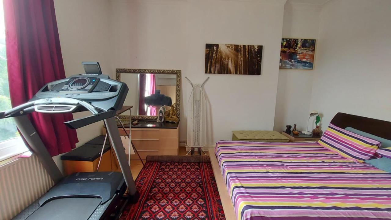 Bed & Breakfast Extra Large One Bedroom Flat With Parking