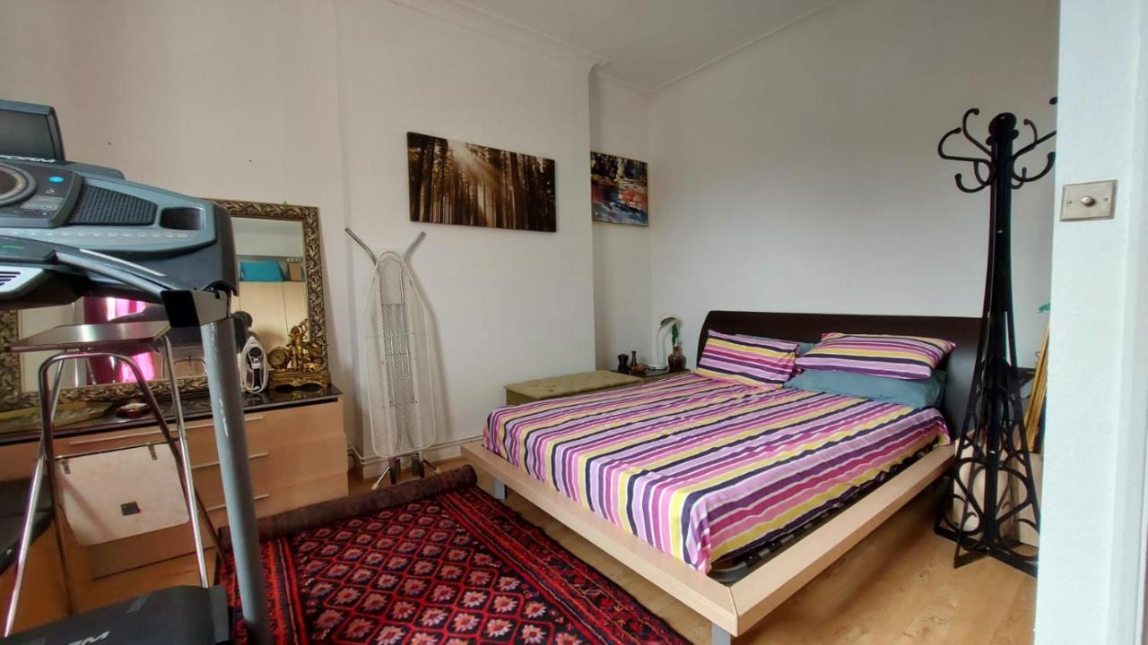 Extra Large One Bedroom Flat With Parking *