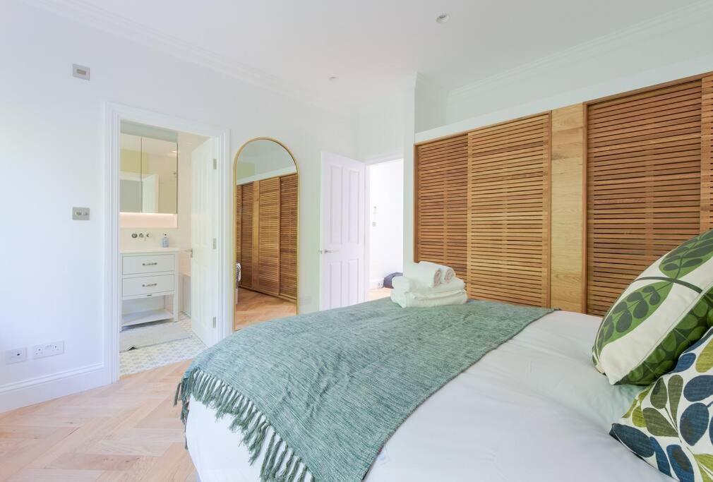 Stunning Two Bed Rh8 London