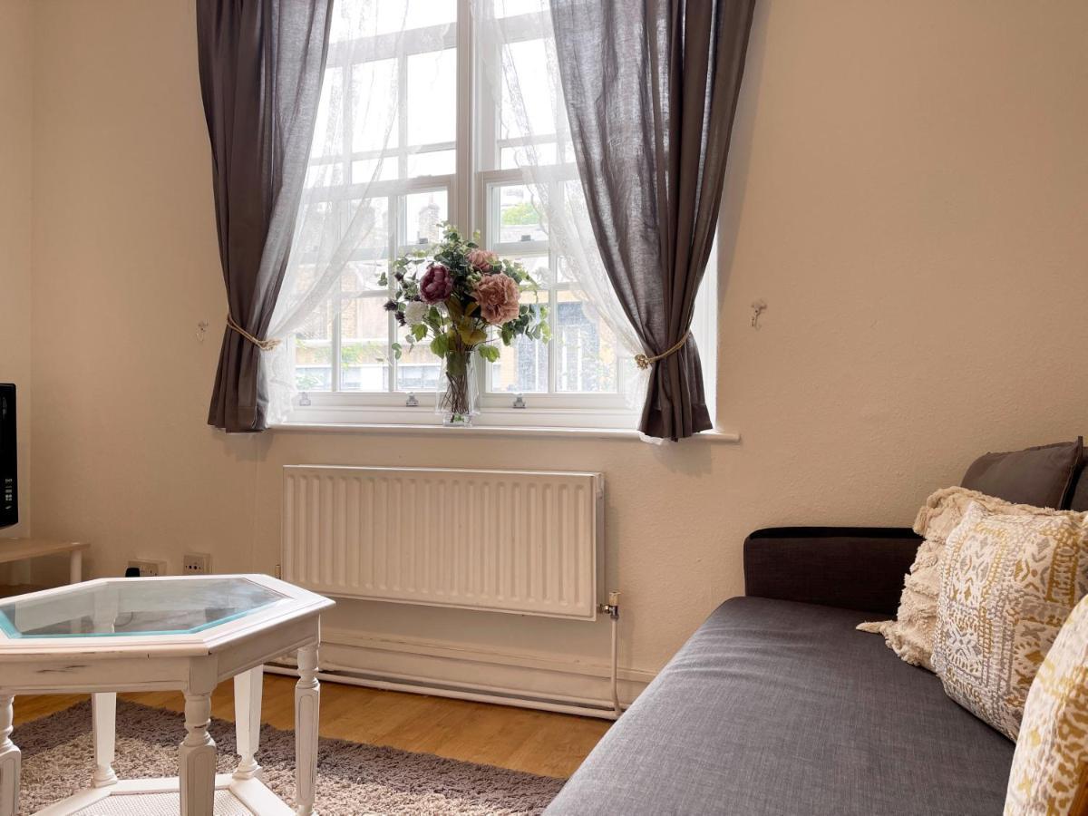 Lisa's Place Near Kings Cross - 2 Double Beds, 1 Sofa Bed, Great Location, Ideal For Families Apartment London