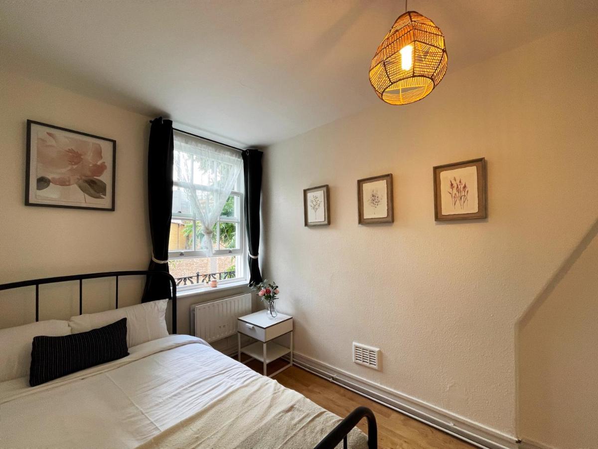 Lisa's Place Near Kings Cross - 2 Double Beds, 1 Sofa Bed, Great Location, Ideal For Families Apartment *