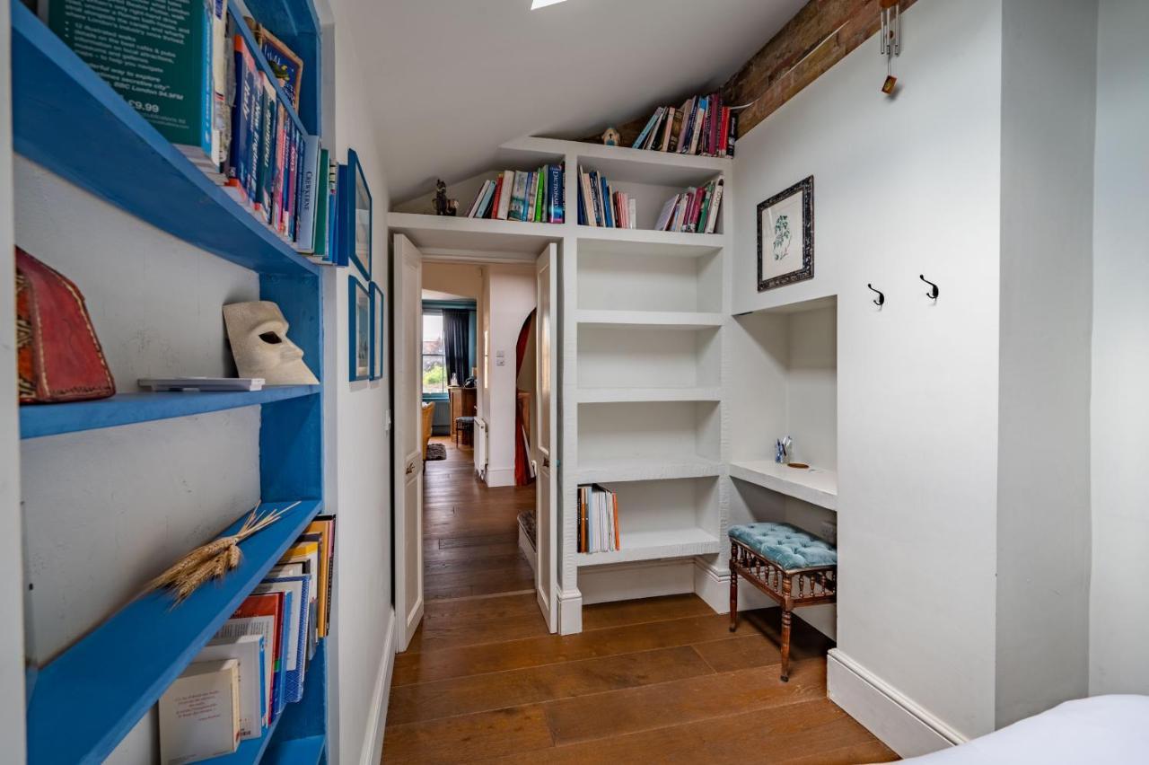 Charming With Roof Terrace In East By Underthedoormat * London