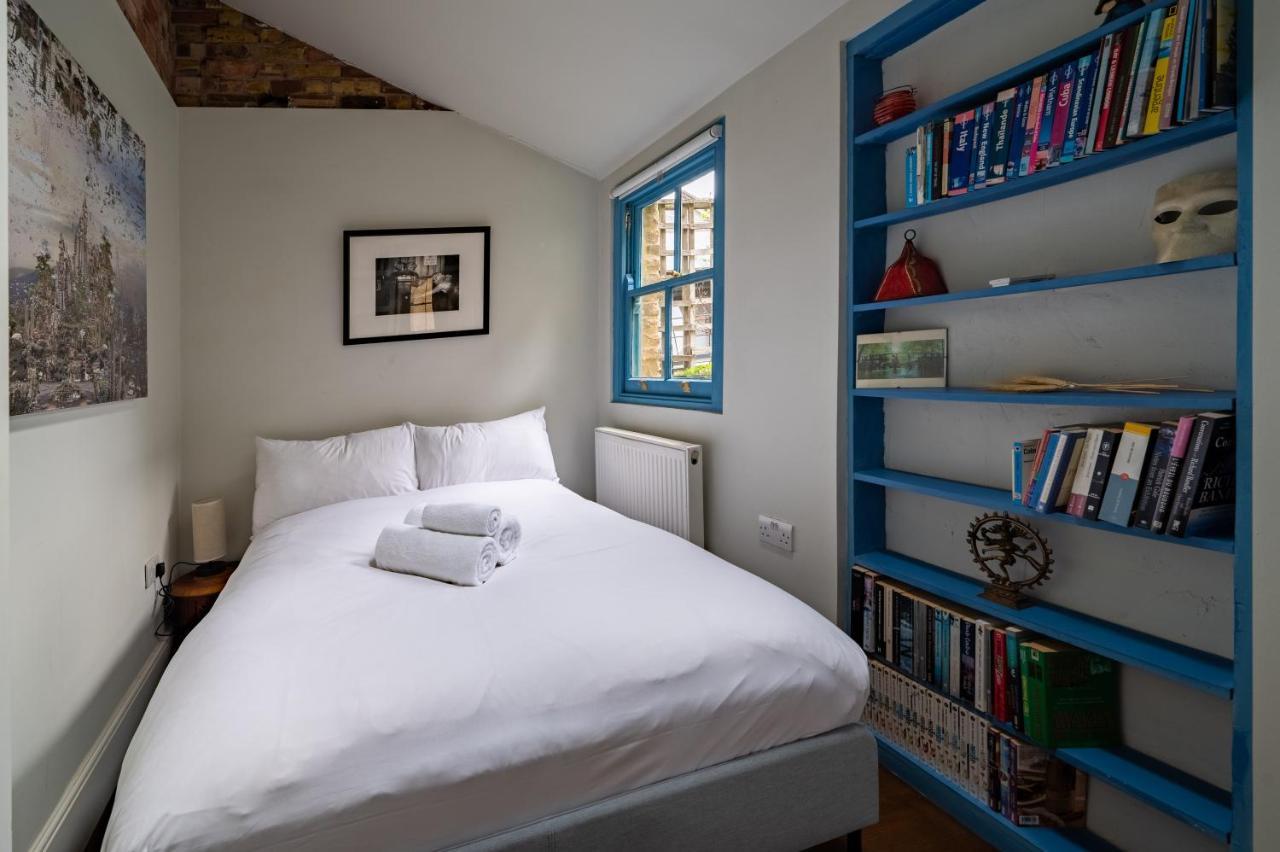 Charming With Roof Terrace In East By Underthedoormat * London