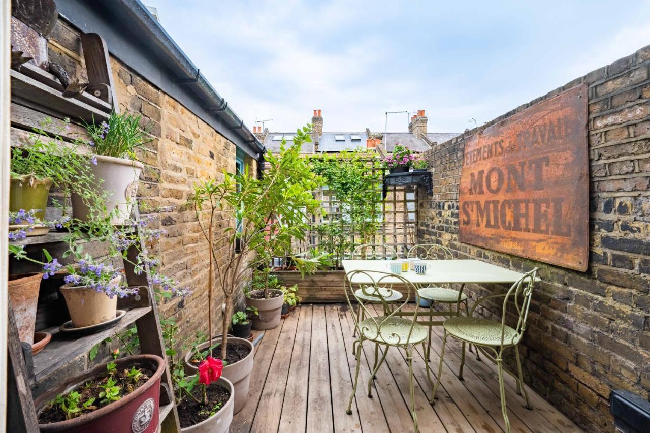 Charming With Roof Terrace In East By Underthedoormat Holiday home London