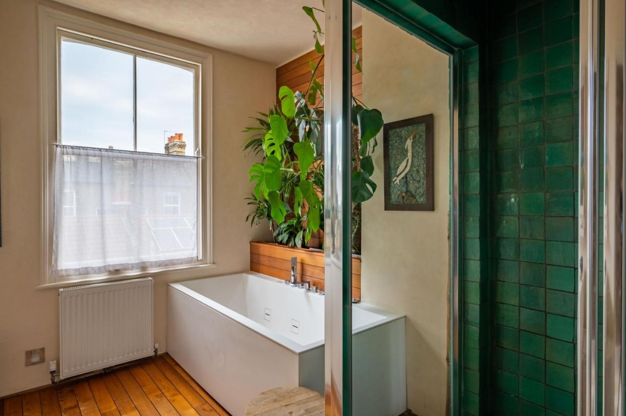 Holiday home Charming With Roof Terrace In East By Underthedoormat London