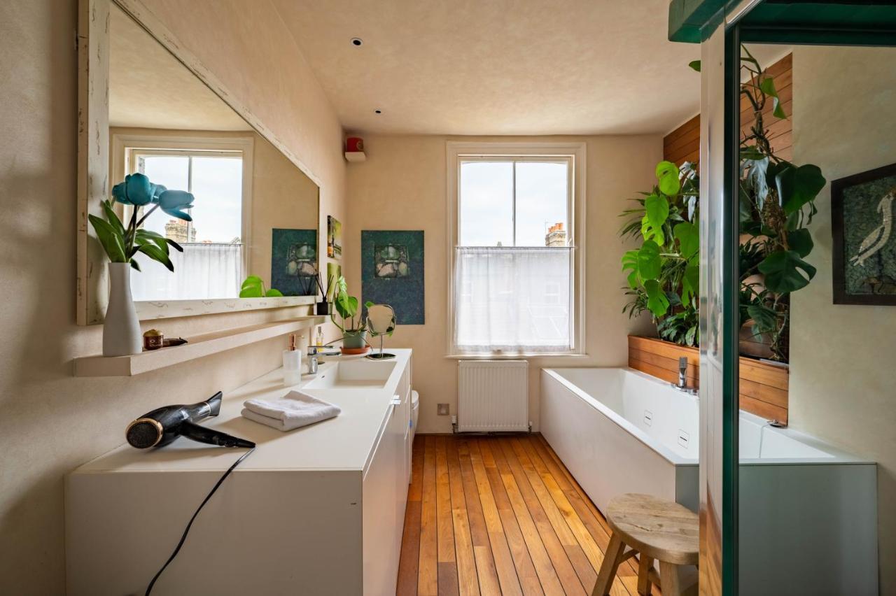 Charming With Roof Terrace In East By Underthedoormat Holiday home London