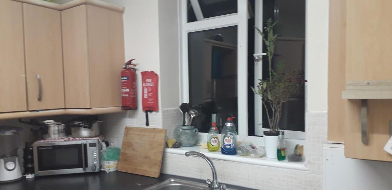 7, Cranehouse Brangbourne Road One Big Double Available On Reasonable Price, Shared Flat Apartamento