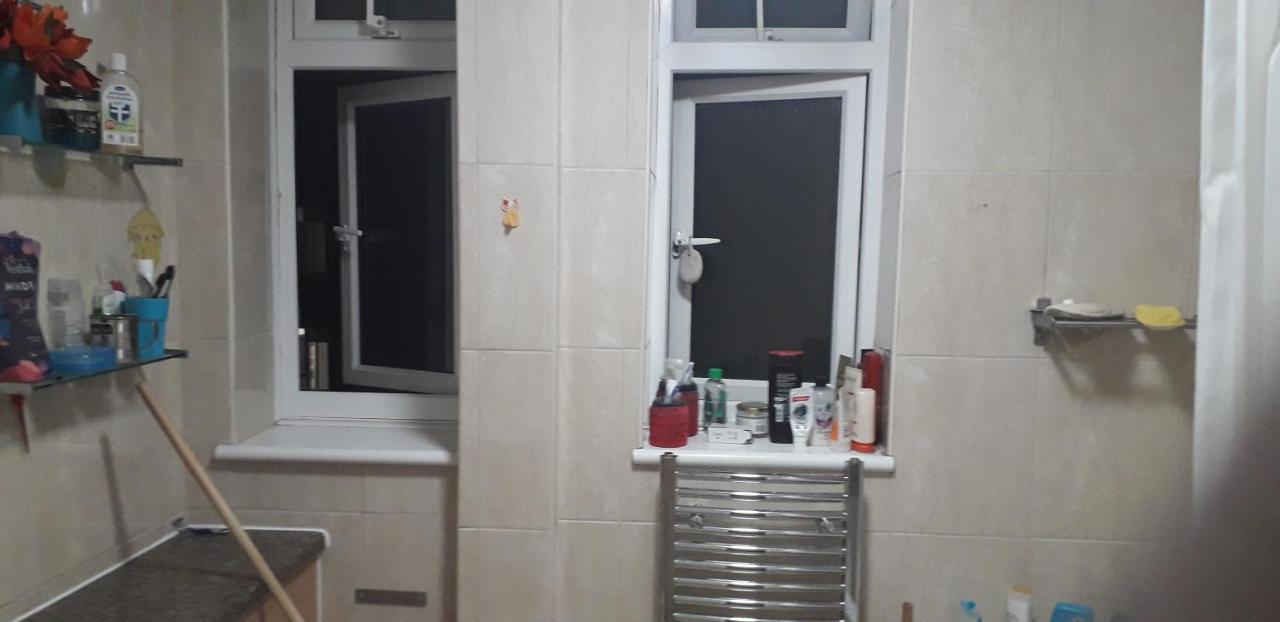 Apartamento 7, Cranehouse Brangbourne Road One Big Double Available On Reasonable Price, Shared Flat *