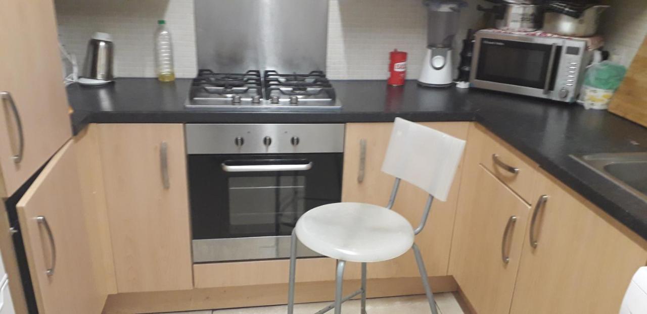 Apartamento 7, Cranehouse Brangbourne Road One Big Double Available On Reasonable Price, Shared Flat