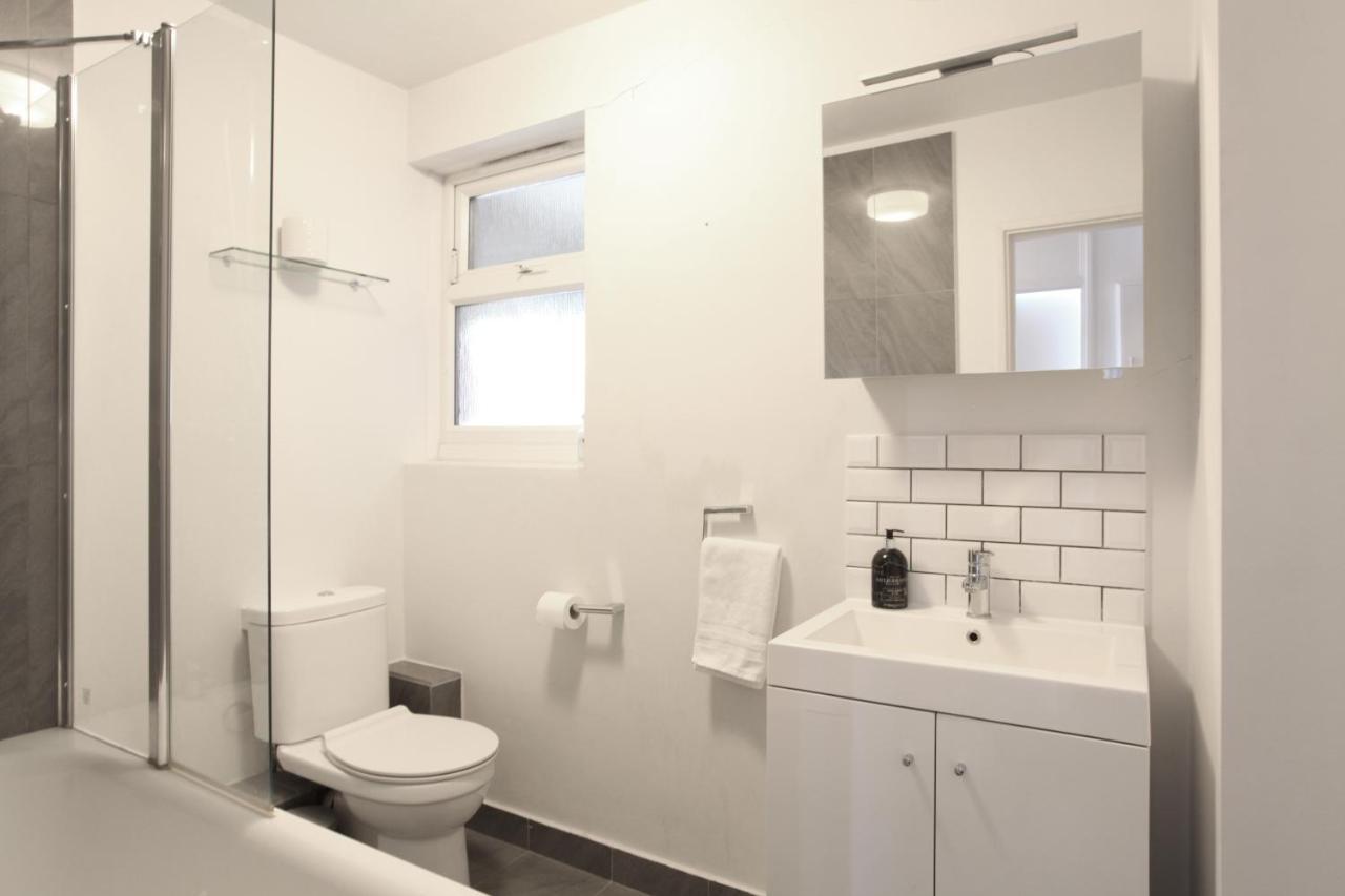 Lovely Two Bedroom In Old Street London