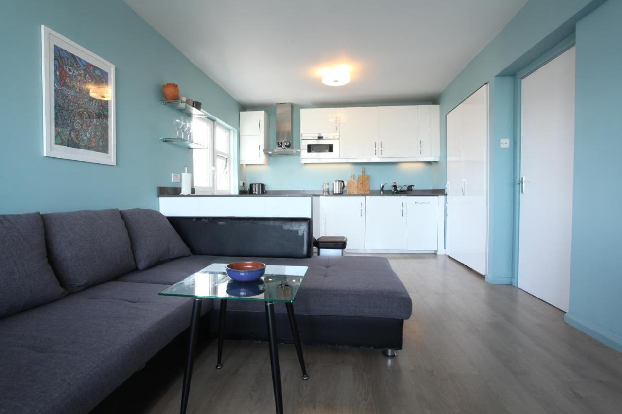 Lovely Two Bedroom In Old Street London