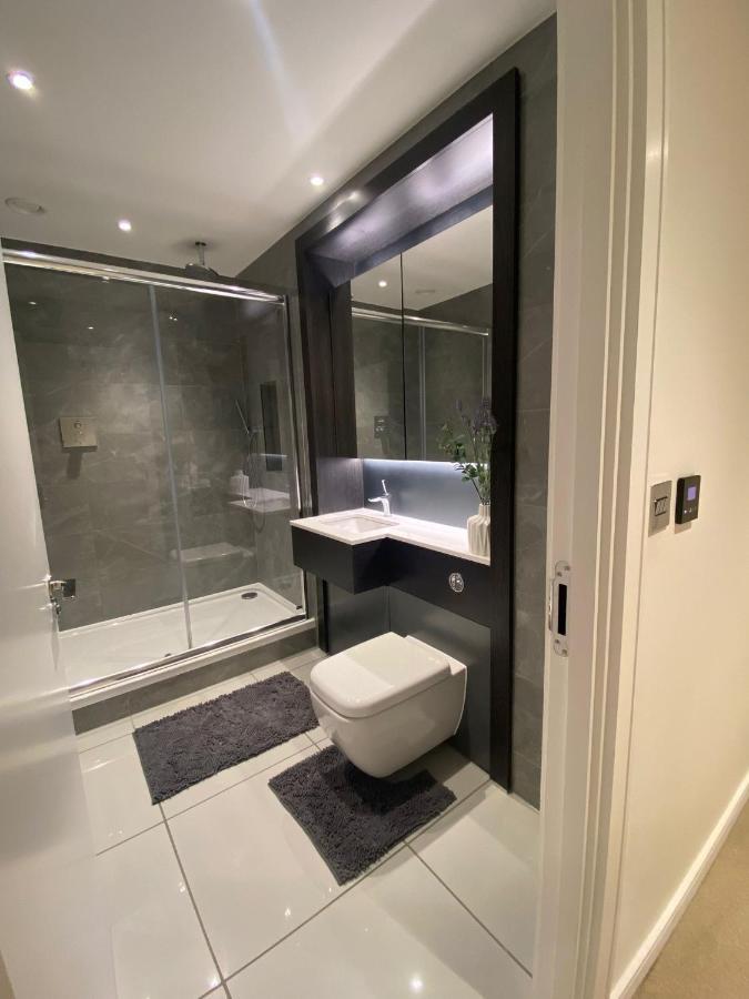 Marvelous 3 Bed Penthouse In Kewbridge Apartment *
