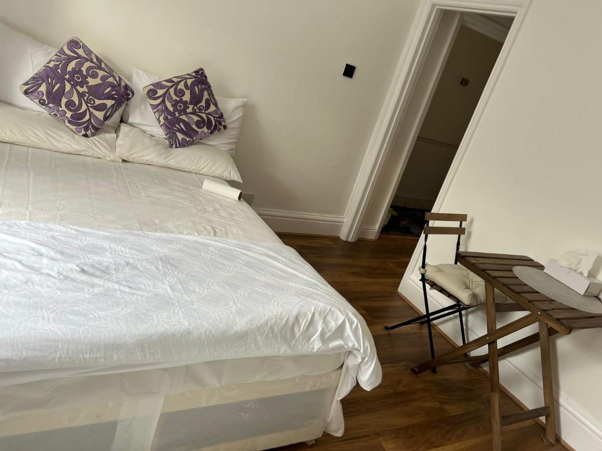 Lovely Studio Flat In *