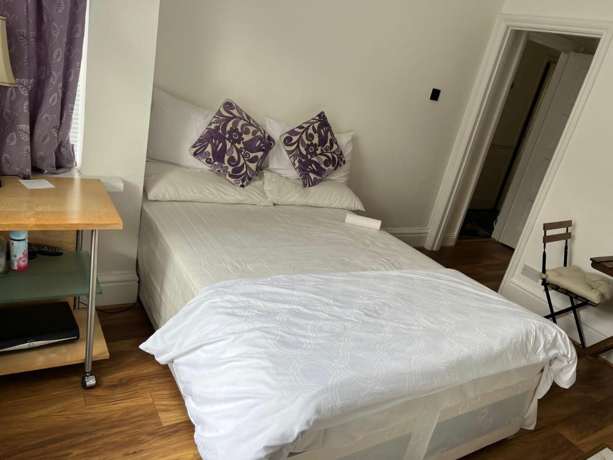 Lovely Studio Flat In Apartment London