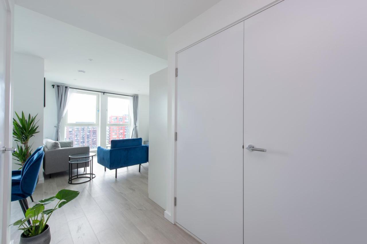 Luxury Penthouse With Stunning Views Near Excel, O2, Airport Apartment *
