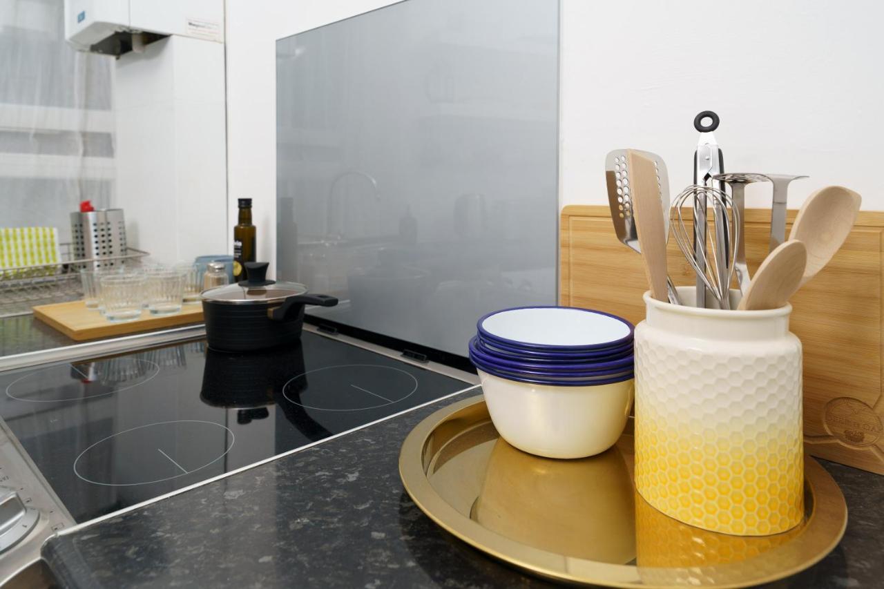 50 Meters To The Metro Apartment London