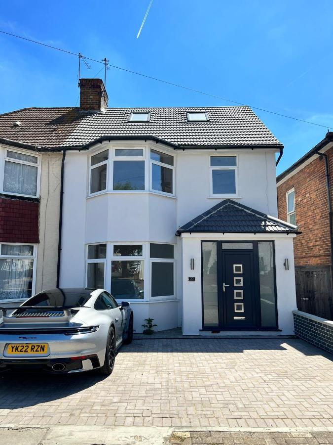 Wembley Stadium 5 Star Brand New Luxury Sleeps 14 With Parking *