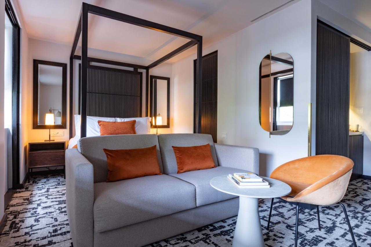 La West - Hyde Park London