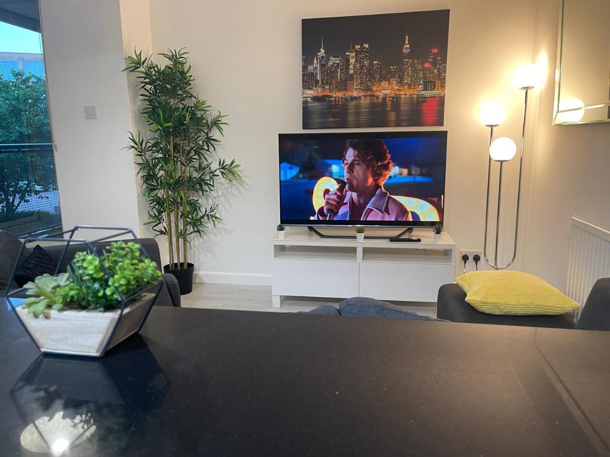 Tower Bridge King Bed En-suite With Parking & Balcony *
