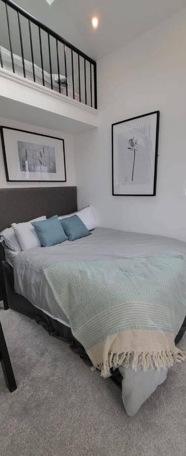 Stunning New Build Mezzanine Style * London