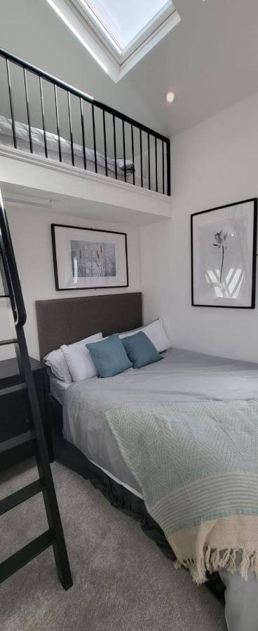 Stunning New Build Mezzanine Style * London