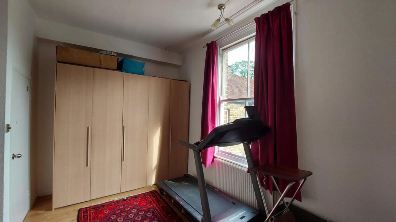 Extra Large One Bedroom Flat With Parking Bed & Breakfast London