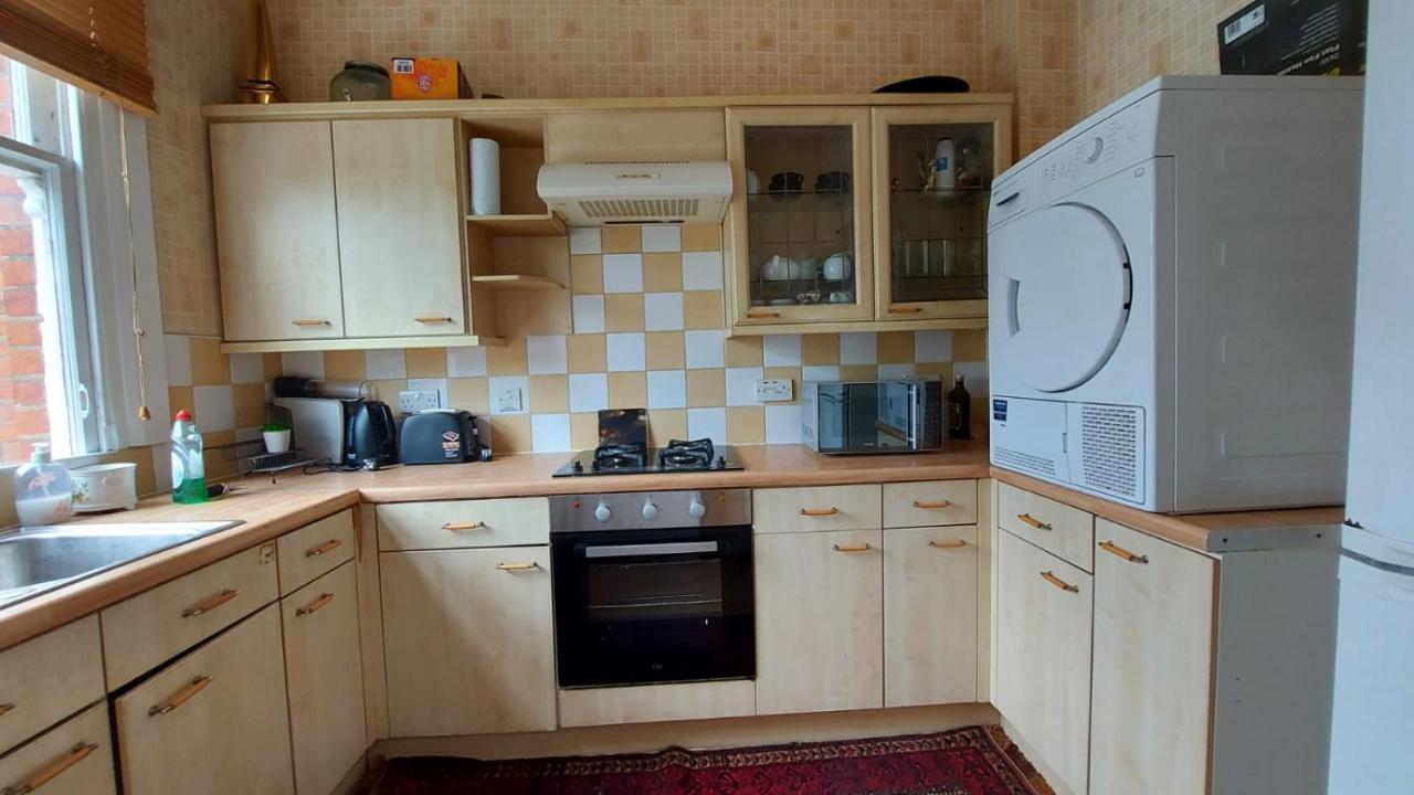 Extra Large One Bedroom Flat With Parking London
