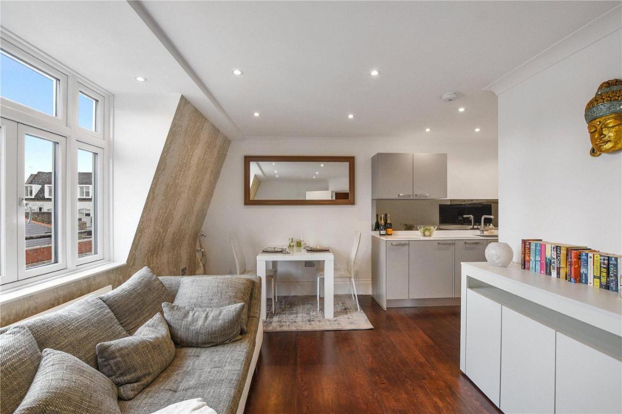 Famous Piccadilly Circus Apartment