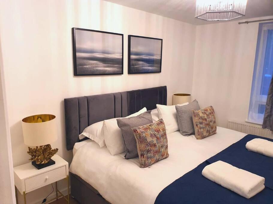 Fw Haute Apartments: Pet-friendly Duplex With Free Parking Apartment *