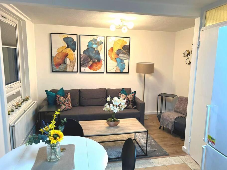 Fw Haute Apartments: Pet-friendly Duplex With Free Parking * London