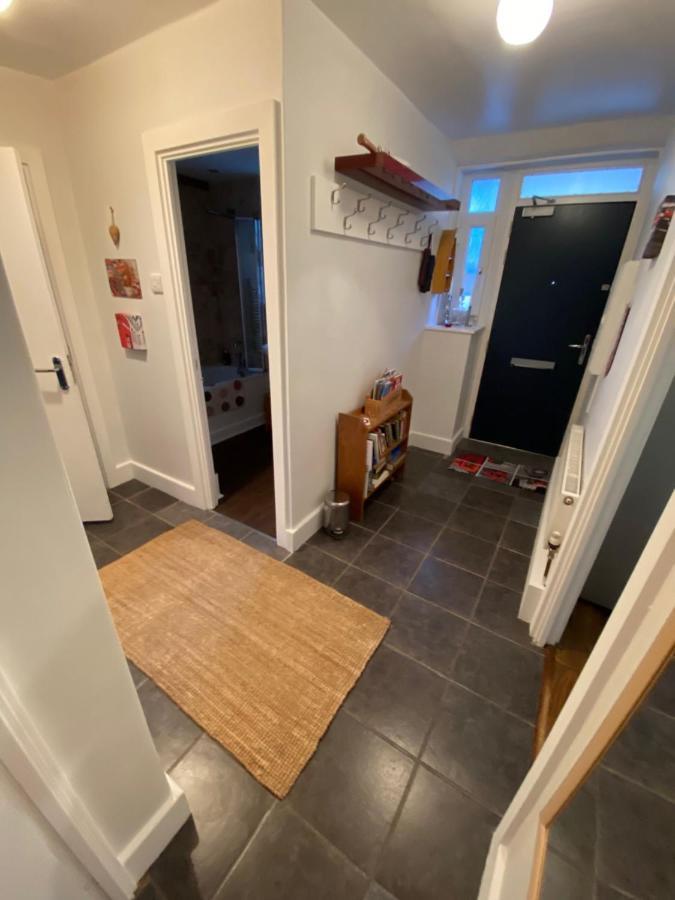 Great In An Uber Cool Flat! Bridge Apartment London