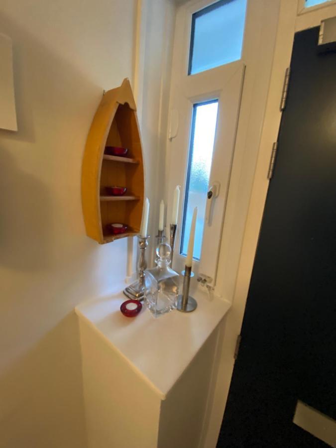 Great In An Uber Cool Flat! Bridge Apartment London