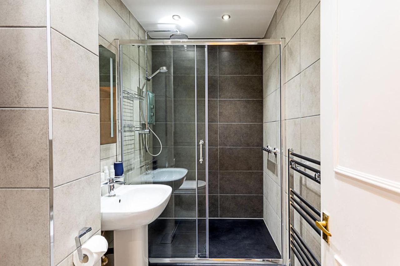 Modern Bayswater Flat * London