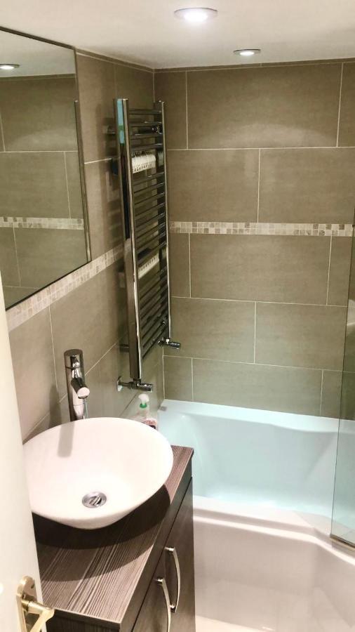 Large 2 Beds Flat Overlooking Clapham Common Park Apartment London