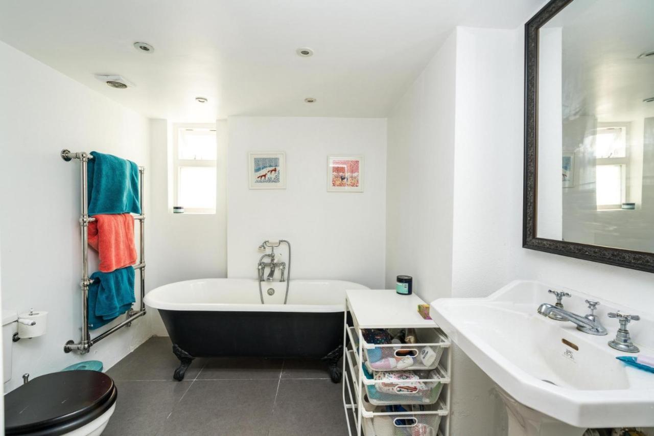 Apartment Fantastic 3 Bedroom Flat West Hampstead *