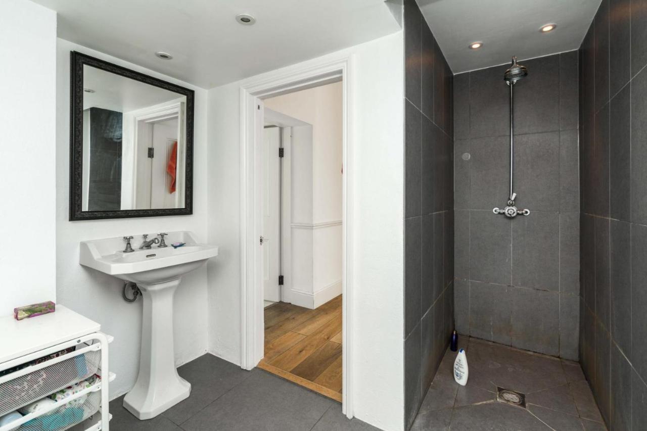 Fantastic 3 Bedroom Flat West Hampstead * London